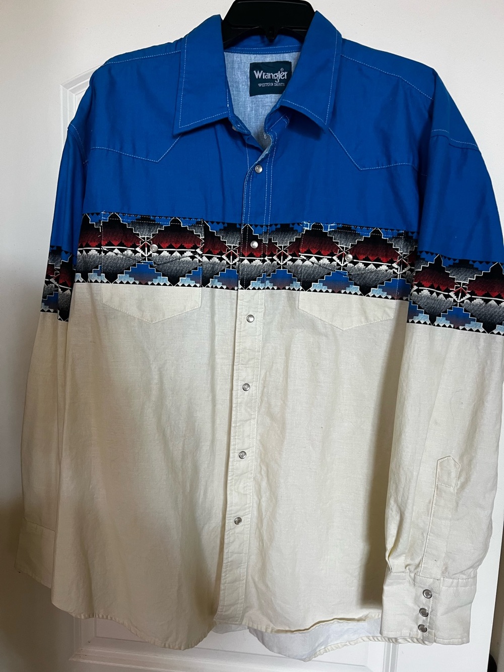 Wrangler Vintage men’s long sleeve snap shirt. Excellent condition size XL